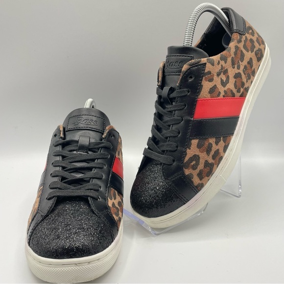 jakhot10's tweet photo. So good I had to share! Check out all the items I'm loving on @Poshmarkapp #poshmark #fashion #style #shopmycloset #dkny #ghbassco #ugg: https://t.co/imA3cdrlrU https://t.co/WBHX9W86uH