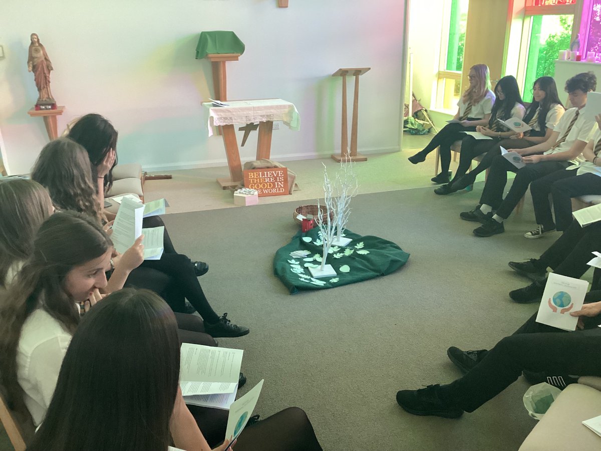REAMG22's tweet photo. Lovely liturgy organised by 10x2 today on the theme of poverty , thank you to pupils for their donation to @BEndFoodBank https://t.co/DELbUuwQ1D