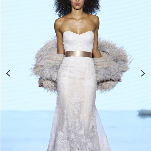 DeannaSonson's tweet photo. So good I had to share! Check out all the items I'm loving on @Poshmarkapp #poshmark #fashion #style #shopmycloset #graceelements #watters #davidyurman: https://t.co/NkSESKW0sp https://t.co/1m98AgrmGG