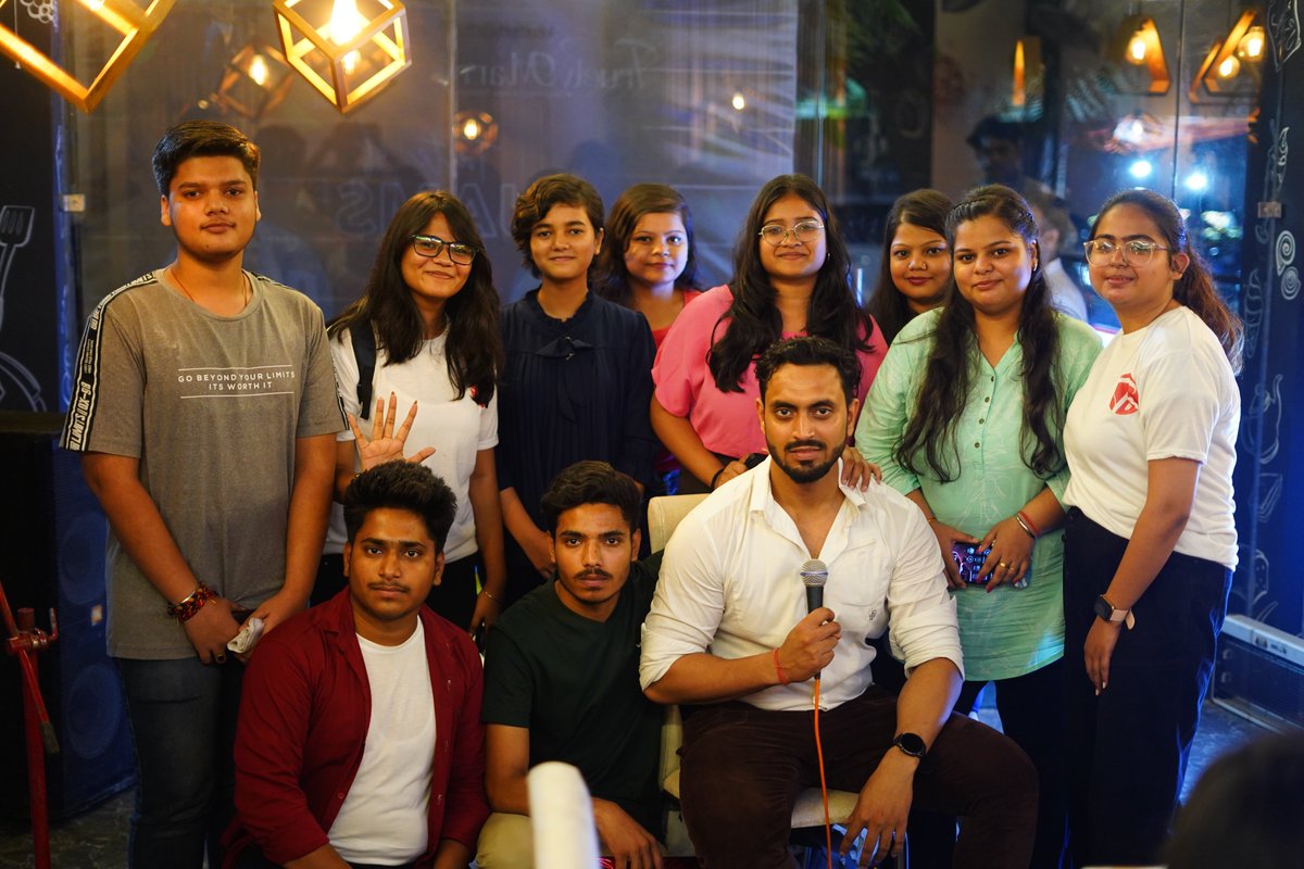 truelymarry2's tweet photo. We had an amazing event on July 2nd at Beetea Cafe. Comedians and singers entertained us, creating a memorable evening of connection. Thank you to all who joined us for this fun and musical gathering! #TruelyMarry #tasteofjams #Networking #funtimes #beetea #music #EVENT https://t.co/YF6F32gefn