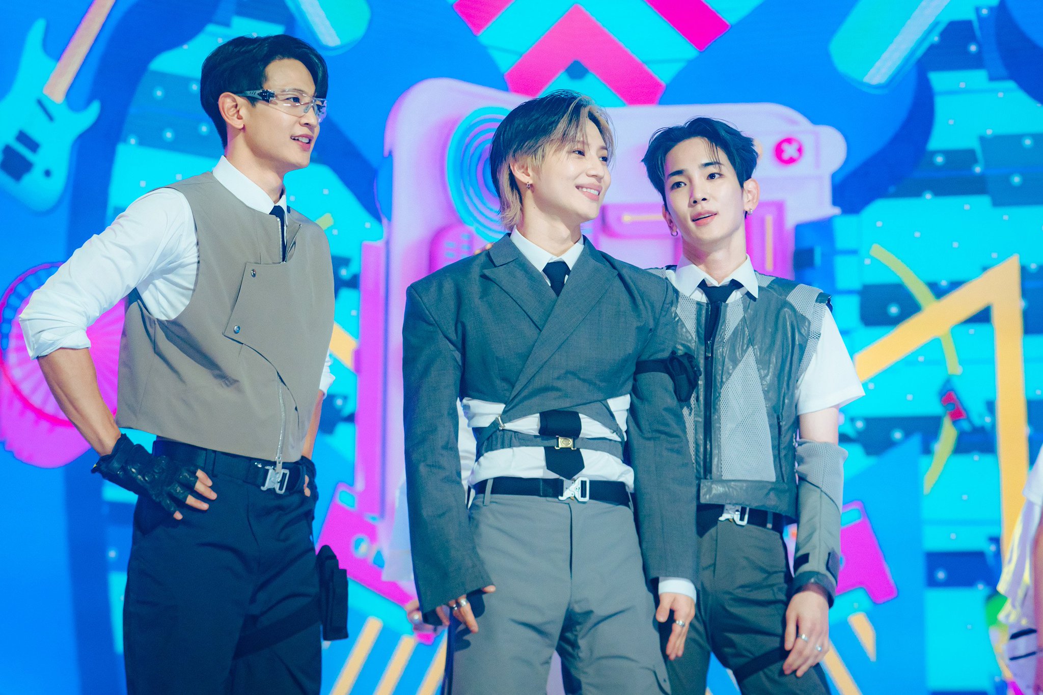 F0bWl55aMAYqMUe.jpg:large