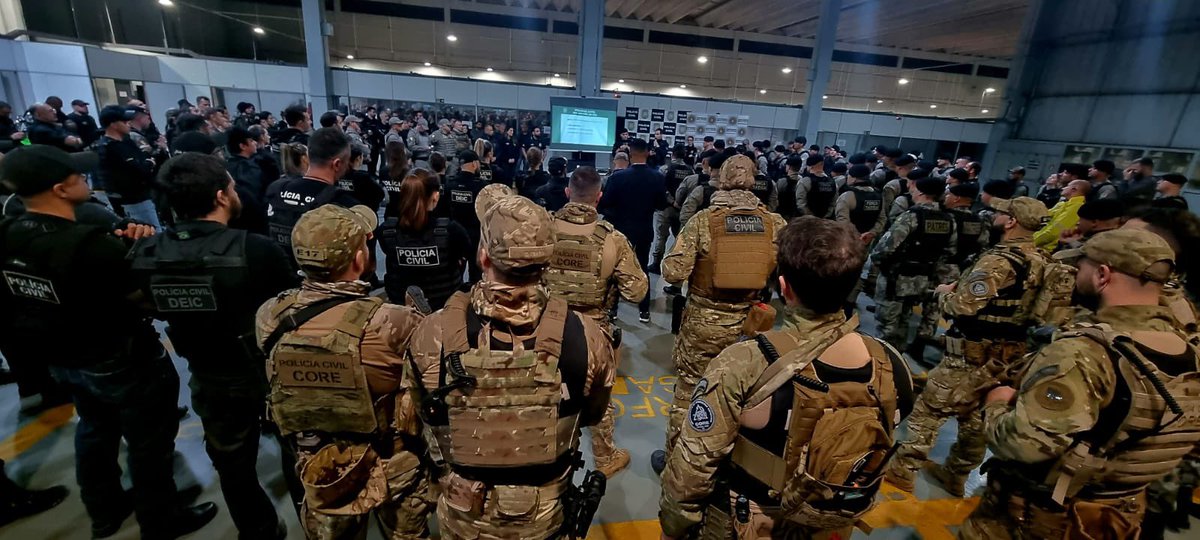 fernandosodrers's tweet photo. Operação Leão, ataque a quadrilha de roubo de veículos de luxo em Porto Alegre! Até o momento 12 presos!!! https://t.co/vCU6BUB7qj