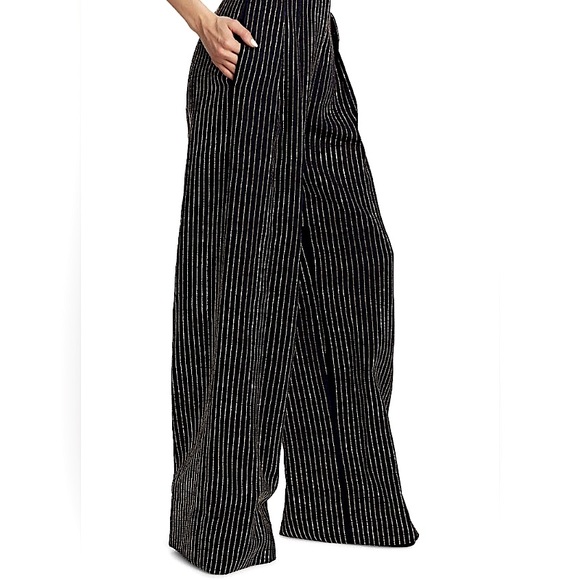 MsCoronel's tweet photo. So good I had to share! Check out all the items I'm loving on @Poshmarkapp #poshmark #fashion #style #shopmycloset #glorystar #brahmin #lasellaroma: https://t.co/QBbqJ5NDb3 https://t.co/3f0xUWWosS
