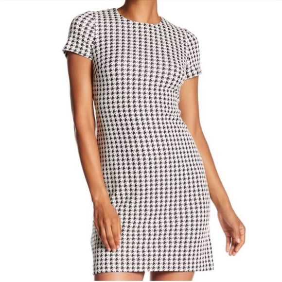 Kodymayknits's tweet photo. So good I had to share! Check out all the items I'm loving on @Poshmarkapp #poshmark #fashion #style #shopmycloset #royalcopenhagen #wilton #calvinklein: https://t.co/zDBLwrkjw5 https://t.co/2UeNnToIYl