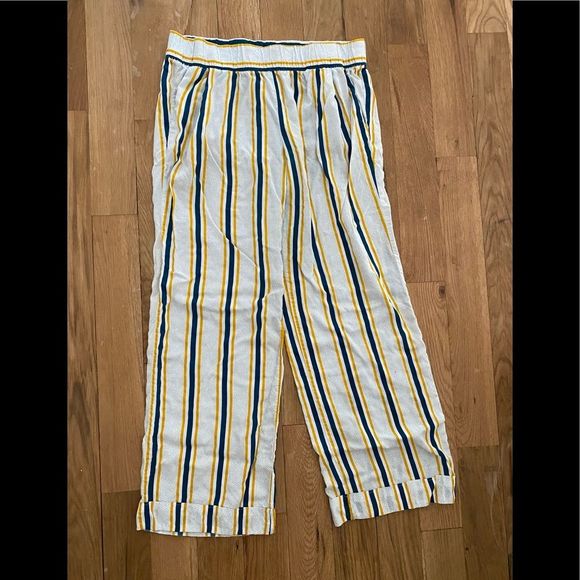 PauletteCronce's tweet photo. So good I had to share! Check out all the items I'm loving on @Poshmarkapp #poshmark #fashion #style #shopmycloset #jacquelineferrar #gravitydefy #jockey: https://t.co/rLGLHLCOA6 https://t.co/zGVD4OCtaP