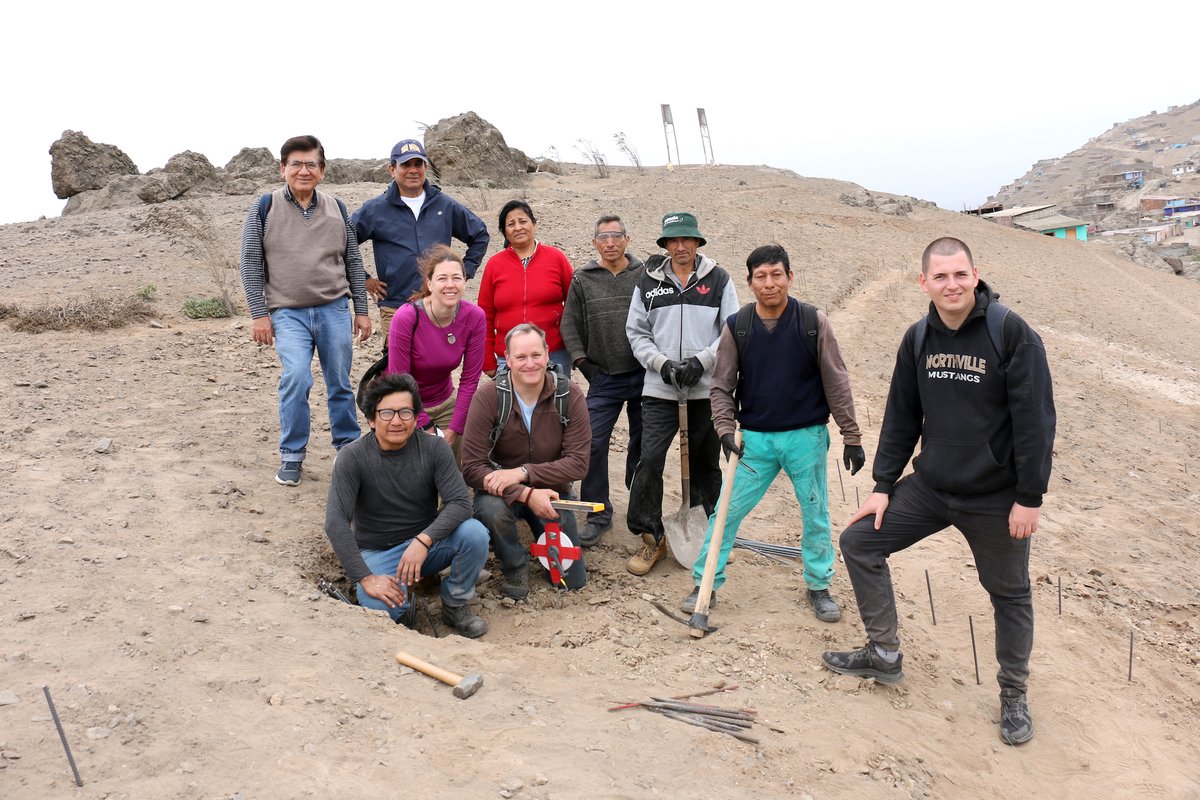 wasserstiftung's tweet photo. #PERU: MONICA DENOMY BESUCHT DAS CLOUDFISHER-PROJEKT IN SANTA ROSA. In dem küstennahen Gebiet werden 37 #CloudFisher aufgestellt, um zahlreiche Familien in der Nähe von #Lima mit ausreichend #Trinkwasser zu versorgen. Mehr Infos: Bilderstrecke auf unserer Website unter AKTUELLES! https://t.co/vaXxxwaWCR