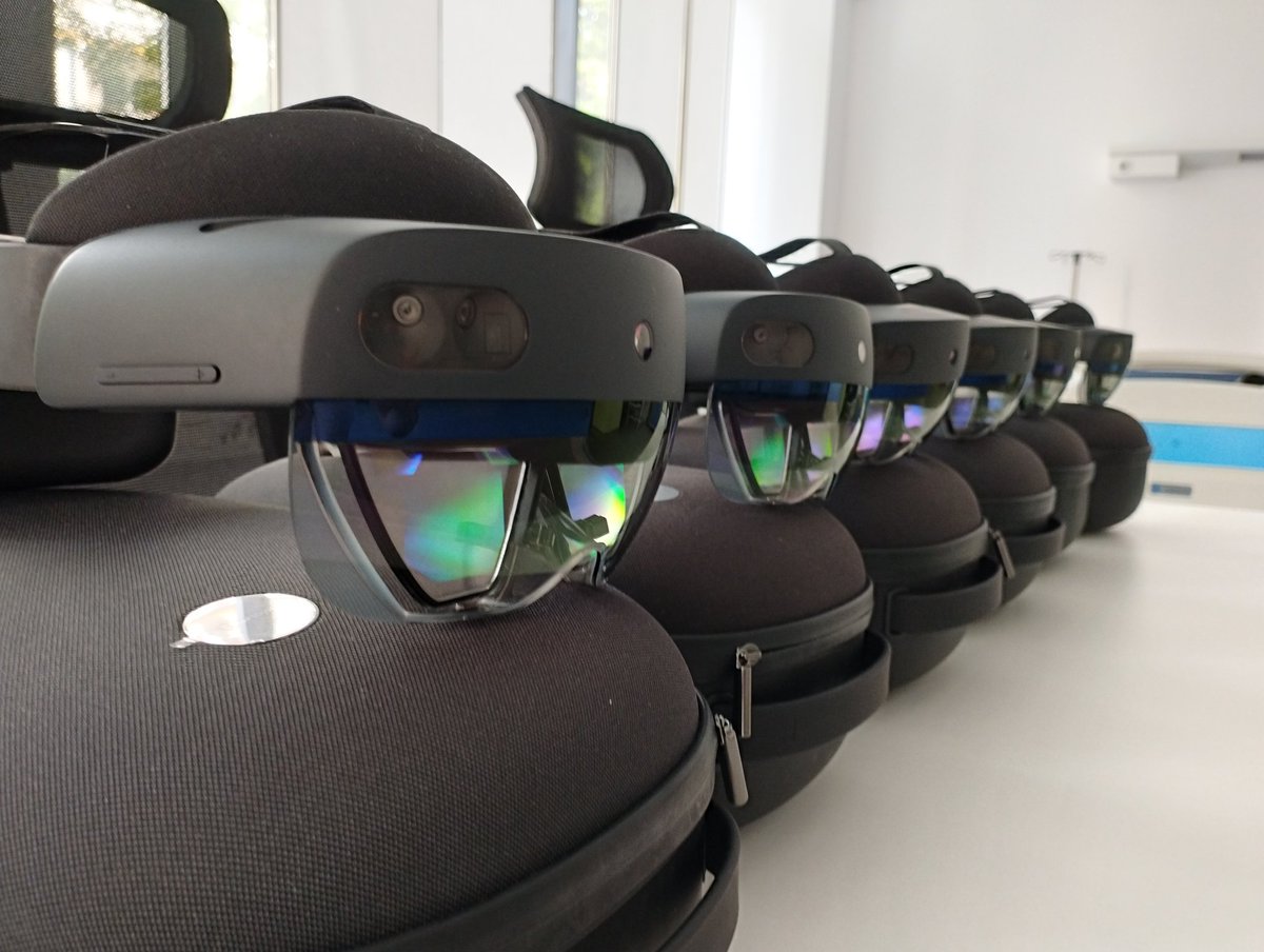 badea_marc's tweet photo. Second day at at #MEDISIM organised by @UMFSTGM
Today new technologies, #AR and #VR, are leading subjects. Going from the refurbished "old" simulation centre to the new area for modern technologies - quite a time travel! https://t.co/C8AyFWkWrC