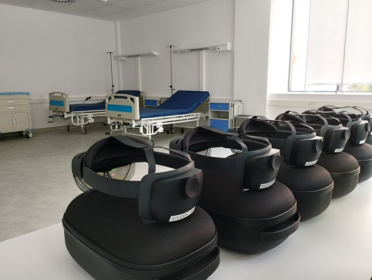 badea_marc's tweet photo. Second day at at #MEDISIM organised by @UMFSTGM
Today new technologies, #AR and #VR, are leading subjects. Going from the refurbished "old" simulation centre to the new area for modern technologies - quite a time travel! https://t.co/C8AyFWkWrC