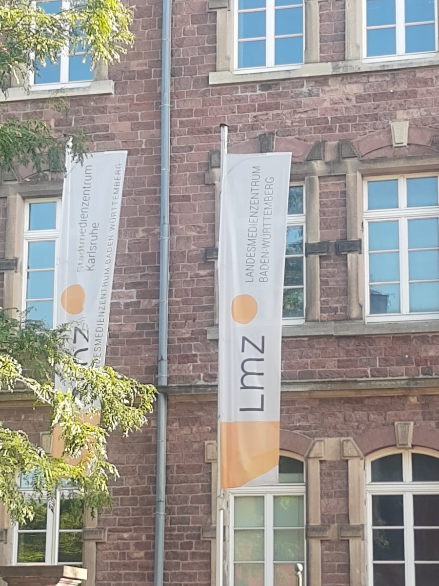 Danke <a href="/lmz_bw/">Landesmedienzentrum BW</a> 
#digital@regional #Innovation
gestern in @Karlsruhe
#VR #AR #KI
#gamification
Leider war der Tag zu kurz um an allen tollen #Barcamp teilzunehmen.
#twlz
Am Rande bleibt immer noch etwas Gelegenheit für #Personalratsarbeit für #edu_bw <a href="/BLVBW/">Thomas Speck</a>