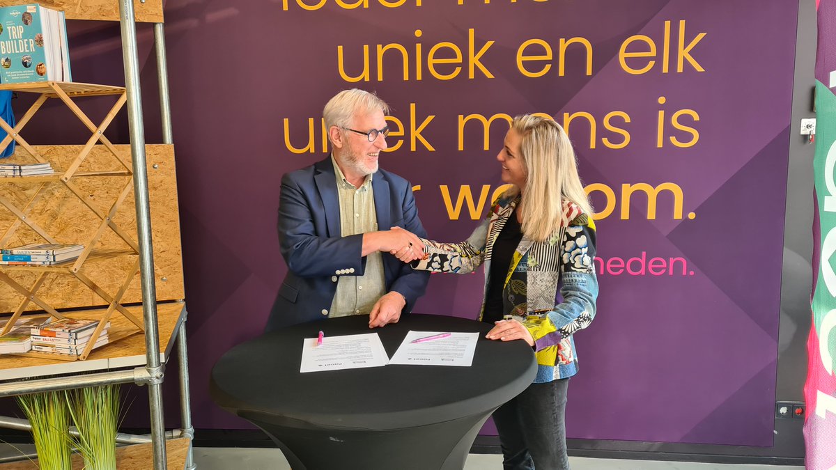 Gistermorgen tekenden Hank Peters, voorzitter <a href="/CollectieBrands/">Museum Collectie Brands</a> en Nicole Stiekema, directeur Facet een intentieverklaring.    

Hiermee gaan we een samenwerking aan voor de uitwisseling van collecties t.b.v. projecten en tentoonstellingen.  

Lees meer 👉bit.ly/46FsPsc