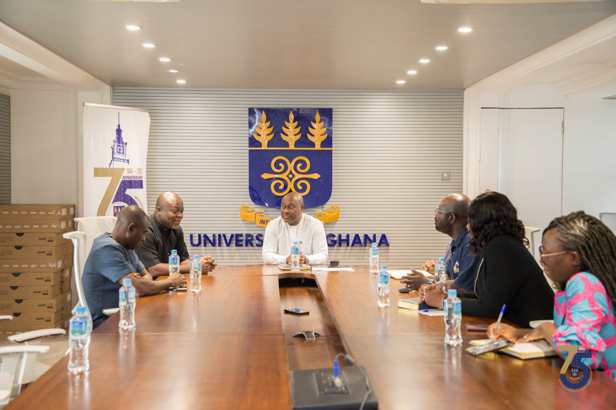 UnivofGh's tweet image. UG alumni from @afreximbank have generously donated 20 new laptops to the University in support of the @UnivGh_VC's "One Student, One Laptop" (1S1L) initiative. Receiving the laptops, Prof. @gordon_awandare, @provcasaug, lauded the alumni for supporting their alma mater.

#UGIS75