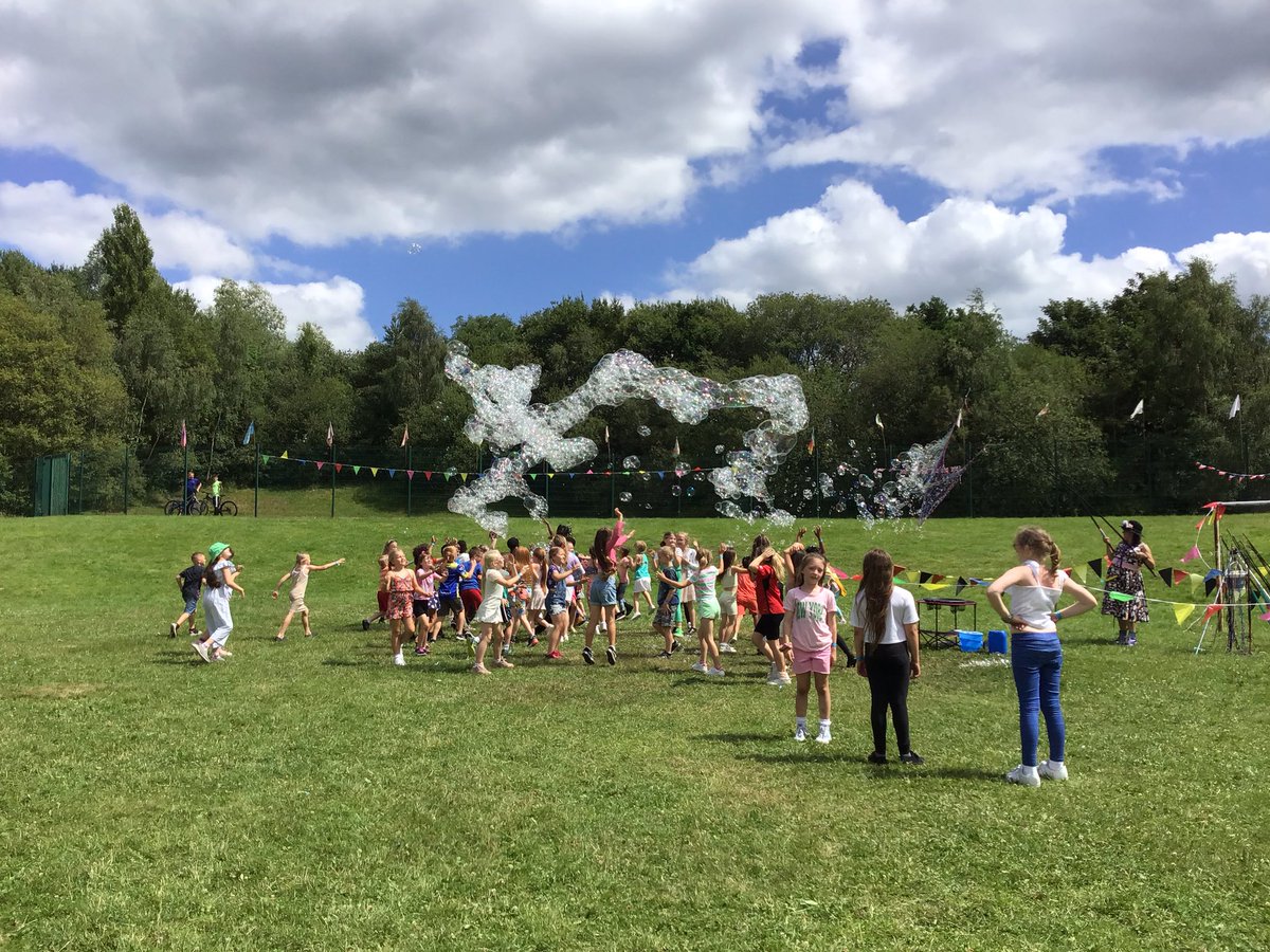 CanonYearThree's tweet photo. Bubble show at Canon Fest 🫧🫧🫧 @CanonSharples @LT_Trust https://t.co/IB1SPm7vZg