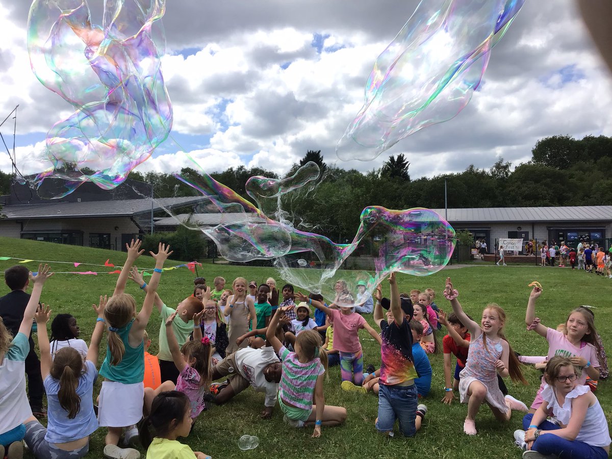 CanonYearThree's tweet photo. Bubble show at Canon Fest 🫧🫧🫧 @CanonSharples @LT_Trust https://t.co/IB1SPm7vZg