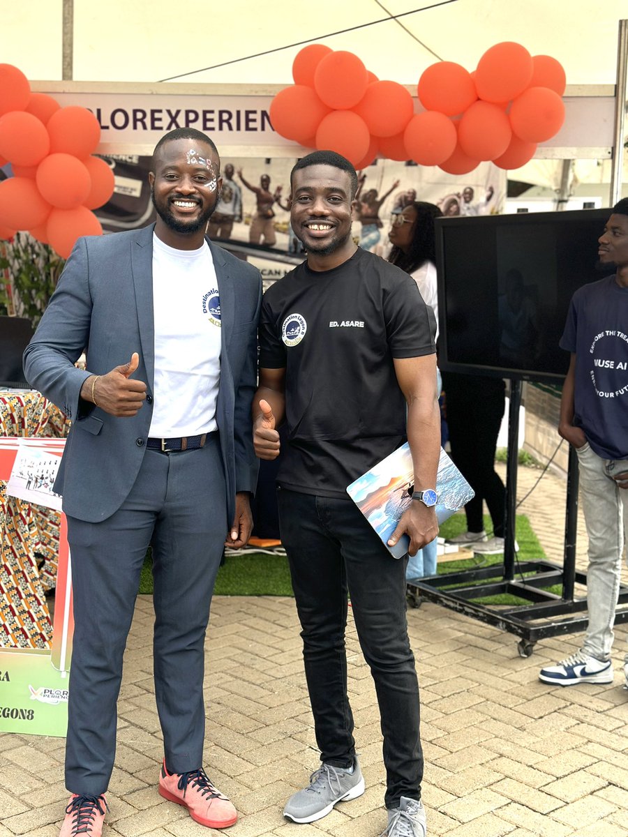 EdwardAsare's tweet photo. 2008 - 2012 - high school mates at Accra Academy 

2023 - My teacher at the University of Ghana 

@chrisatadika 😃🤝
@destination_leg https://t.co/WQHztCyEDB
