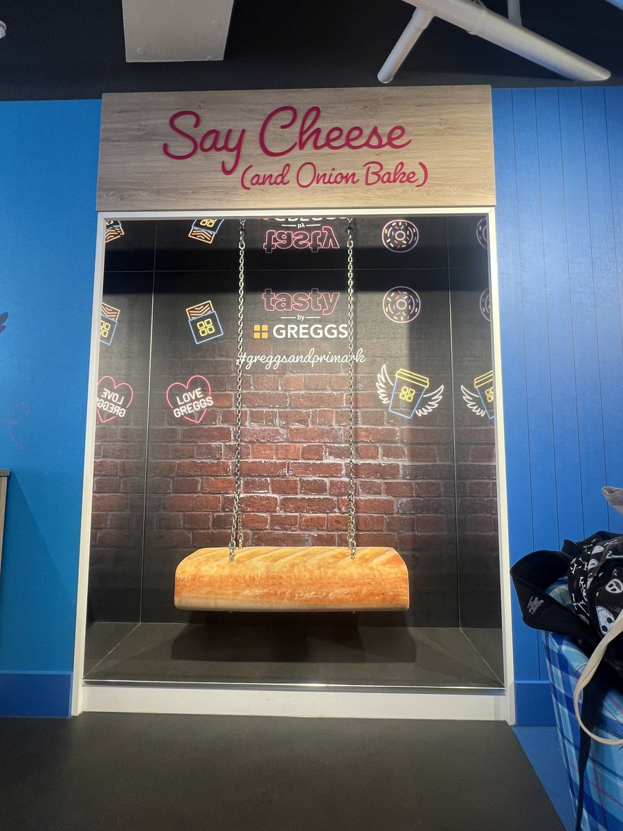mirxclealigner's tweet photo. what if we kissed on the sausage roll swing https://t.co/J2H1nPNDGX