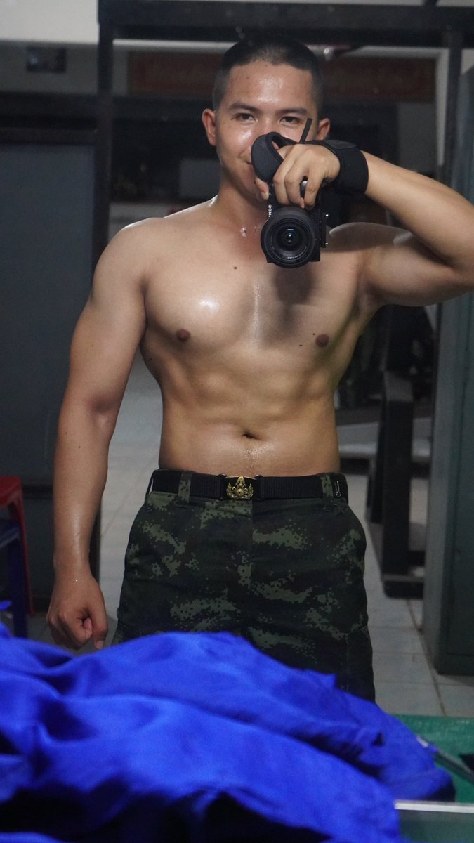 RutWarut's tweet photo. มาออกกำลังกายด้วยกันไหมครับ 😏😏😏 https://t.co/kFTlmmj3Ch