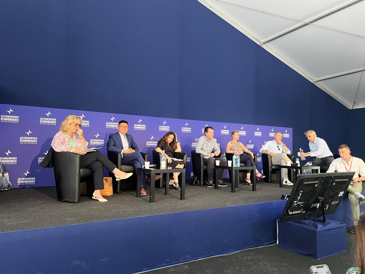 ESCP_bs's tweet photo. La conférence sur le theme "L’école, moteur de l’ascenseur social" avec @leon_laulusa, Dean de #ESCP_bs est sur le point de débuter. Suivez-la en direct ici: https://t.co/lwDgs8YLFf
@Cercle_eco #REAIX2023 https://t.co/zl7tOGKtPv