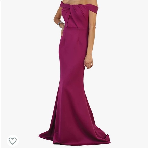 PoshmarkMama's tweet photo. So good I had to share! Check out all the items I'm loving on @Poshmarkapp #poshmark #fashion #style #shopmycloset #charterclub #fendi #mayqueen: https://t.co/ckrk1bBUQb https://t.co/GxSHMGUWj7