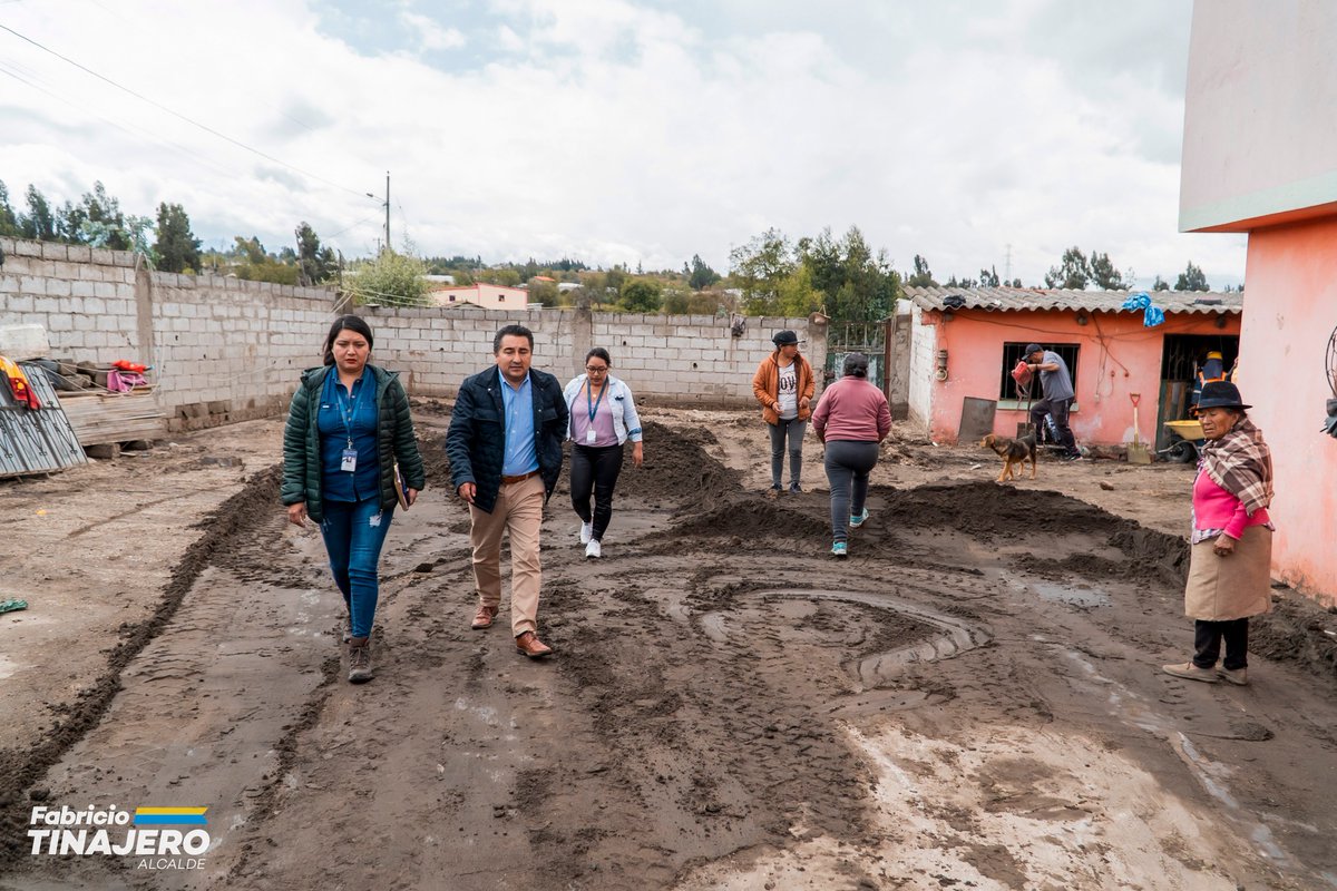 INTERVENCIÓN INMEDIATA EN GUAYTACAMA
Realizamos un recorrido por la parroquia Guaytacama en los barrios 12 de Octubre, Guamaní Narváez, La Libertad, Pilacoto, Santa Inés y Centro, afectados por una inundación a causa de la lluvia. 
#FabricioTinajeroAlcalde
#Latacunga
#Guaytacama