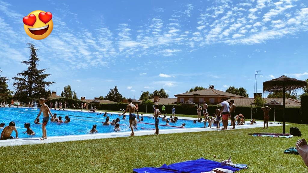 BaloncestoSAG's tweet photo. Terminamos la primera semana del Campamento de Baloncesto con   @montsepg27 y que bien sienta el chapuzón en la Piscina Municipal @AytoSanAgustin https://t.co/EFYQXPf3f5
