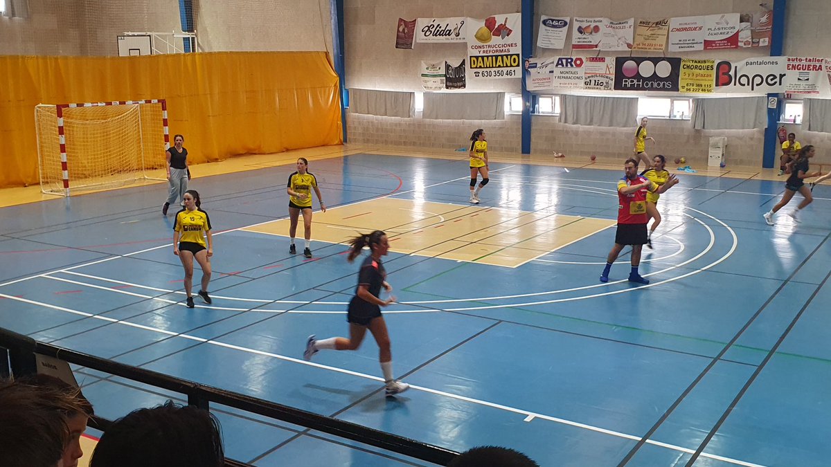 campusenguera's tweet photo. Ayer cerramos la tarde con un partido amistoso entre nuestras cadetes campuseras y las del C. Bm. Enguera 👏👏👏 #CampusEnguera2023 https://t.co/rwKrqxL6WK