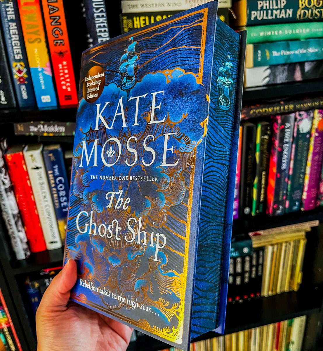 My gorgeous indie bookshop edition of The Ghost Ship has arrived from the wonderful @bertsbooks Isn’t it beautiful! I don’t think I will stop talking about how good this book is for a while & now I have this beauty to go with my proof copy. 👌🏻 #theghostship #katemosse