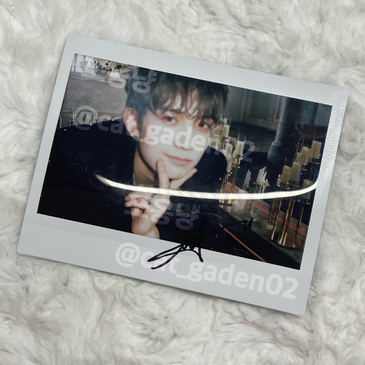 this heeseung polaroid is so cute🥹🤍