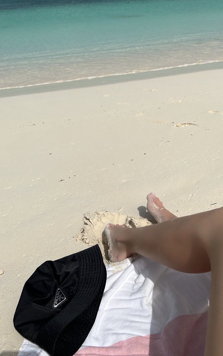 Laurawolff's tweet photo. Gm to the 3 people left here ☀️ https://t.co/4A5iEgHjTX