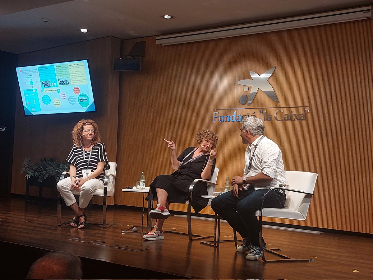 'La IA en las Ciencias Sociales' con los docentes Rosanna Cabau, Carme López y Andreu Pons de la Escola Els Pins de Castelldefels. #EscuelaAIHUB