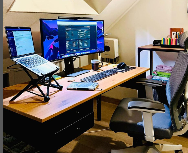 HarunMbaabu's tweet image. Analytics Engineer Road-map With Free Resources : Modern Data Stack

Step 1:
- Learn the basics of SQL, Python, Scala, or Java.
- Gain a foundation in statistics and data analysis.
- Start building your portfolio of data analysis project. 

{Thread 🧵}