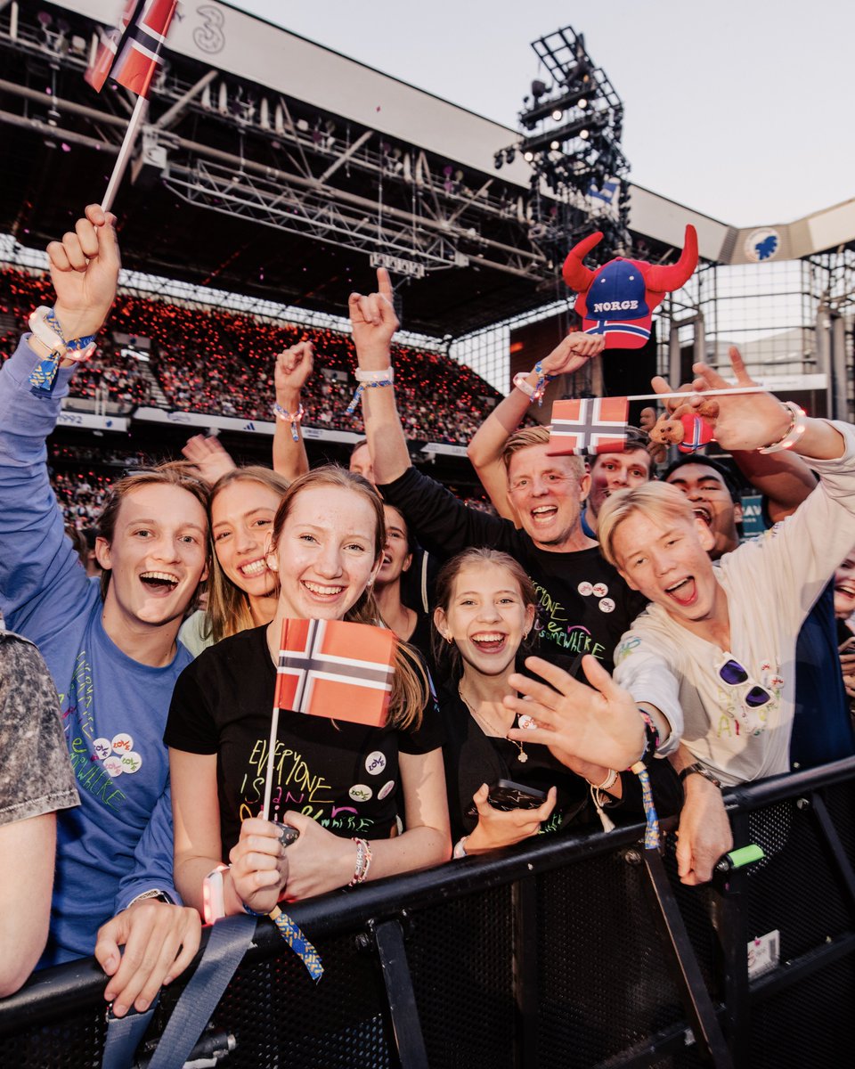 coldplay tweet picture