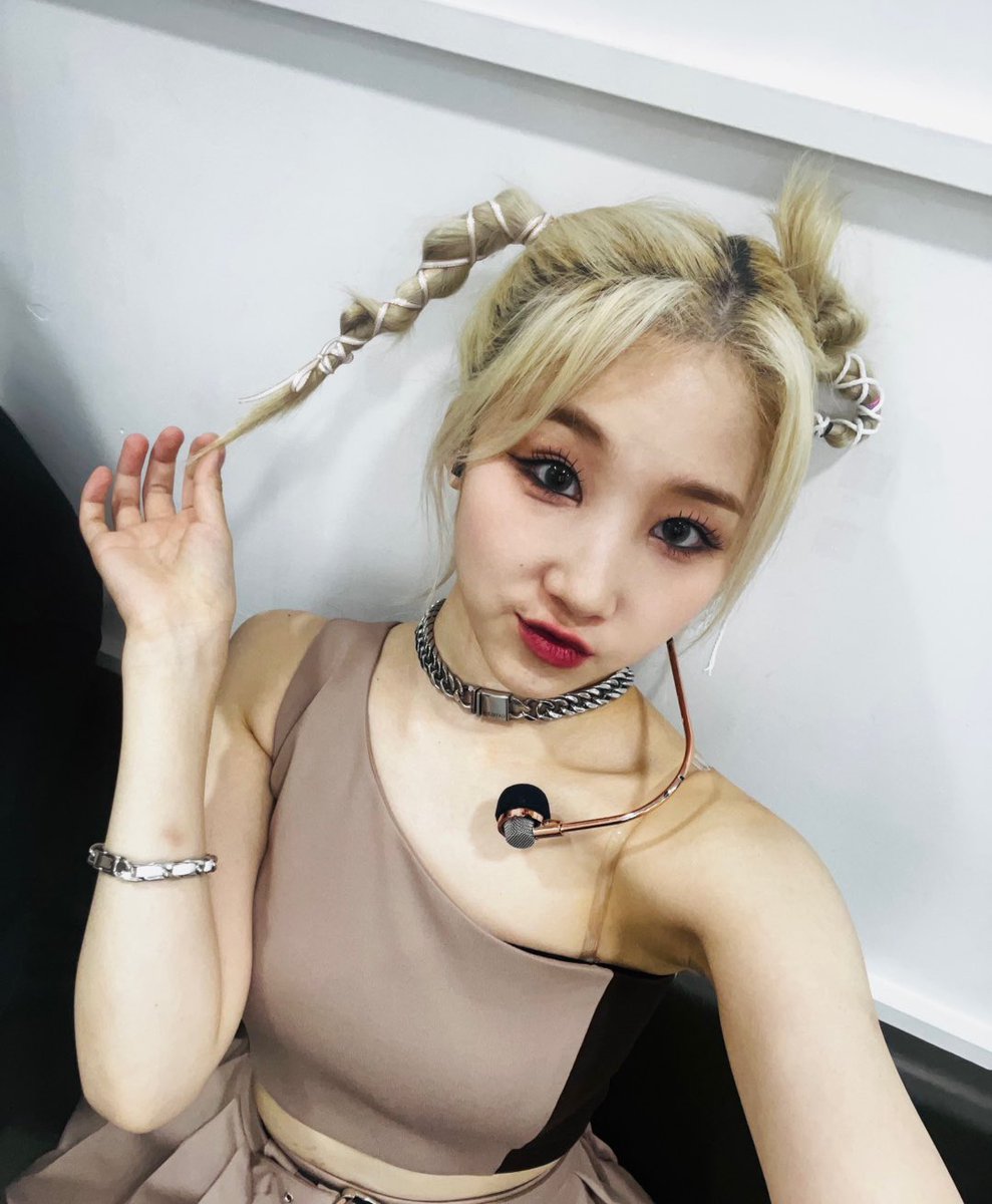 Lapillus_twt's tweet photo. 뮤뱅에서 오늘 신기한 머리했다🎀🎀

unique hairstyle today🐹🐹🐹

#Lapillus #라필루스 #Shana #샤나 https://t.co/ws9Dq2kVy4