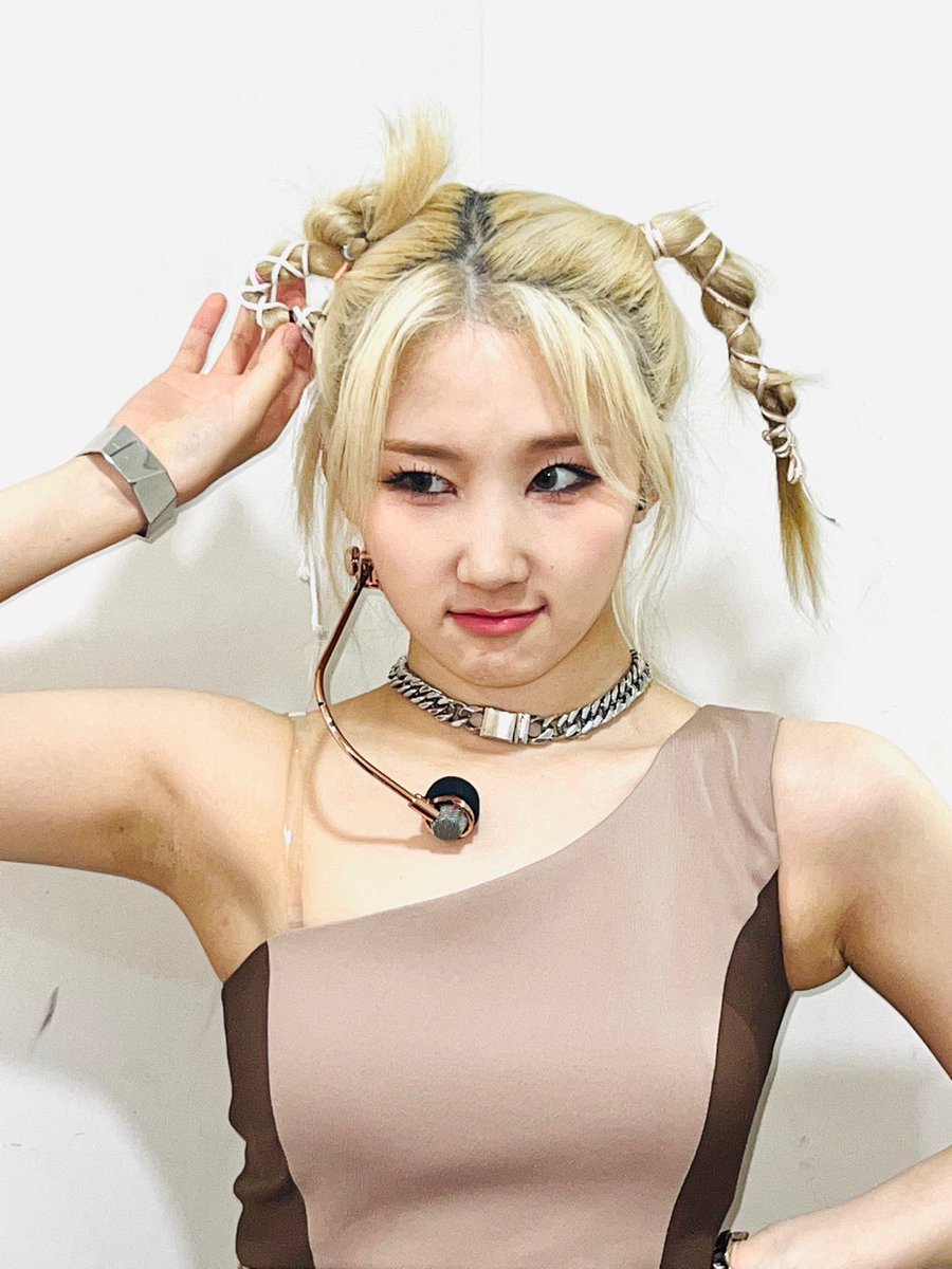 Lapillus_twt's tweet photo. 뮤뱅에서 오늘 신기한 머리했다🎀🎀

unique hairstyle today🐹🐹🐹

#Lapillus #라필루스 #Shana #샤나 https://t.co/ws9Dq2kVy4