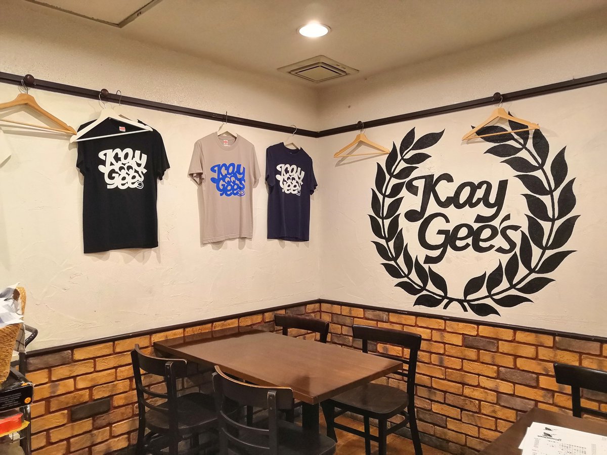 maron_coffee's tweet photo. #東京カフェ散歩
#KAYGEES
JR八丁堀駅A4出口から徒歩約6分の距離にあるカフェ。夜はアルコールも提供するカフェレストランとして営業。店内はシンプルなバーカウンターとテーブル席を合わせて20名弱の座席数。気さくな店主さんと会話交わしながら金曜夜の一時を楽しんだ。是非一度訪れてみて下さい。 https://t.co/84IPS5gy1a