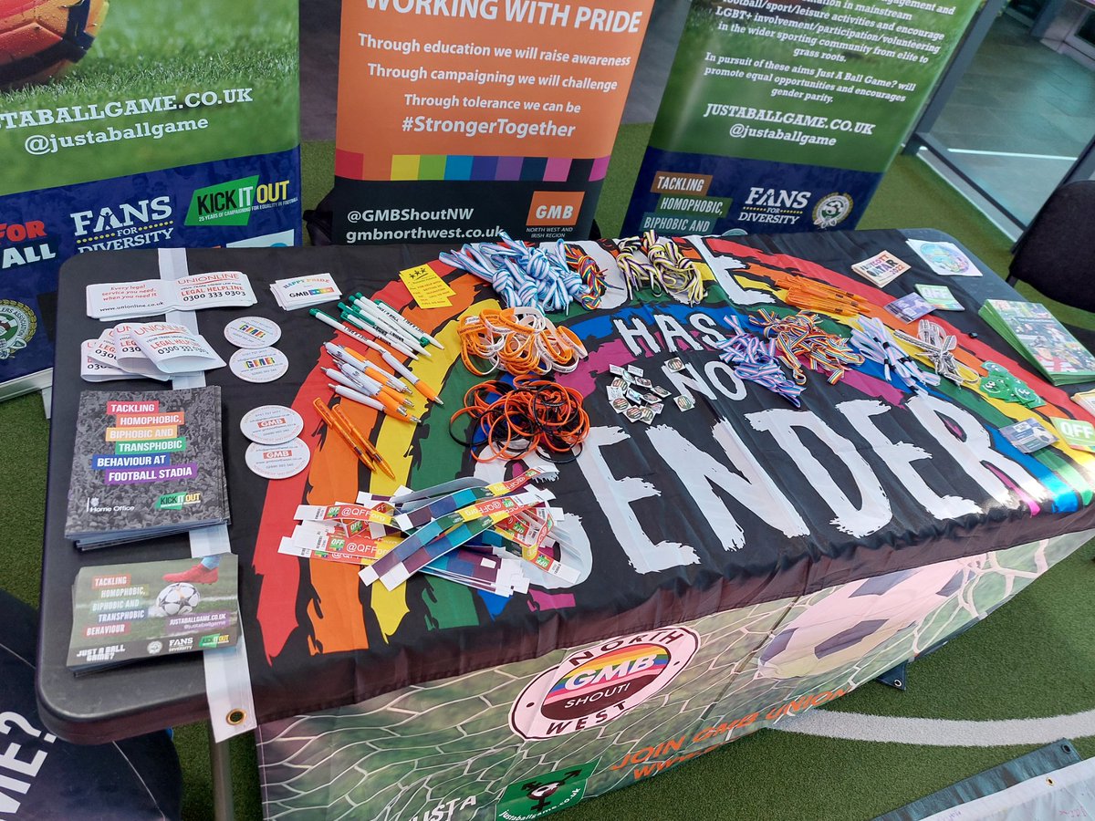 justaballgame's tweet photo. Fabulous to have our giant @Lionesses flag an JBG? resources @FootballMuseum  today an Sat 15th. Come say hi and sign your name and send the players a good luck message. 
Thanks to @GMB_union_NWI @PaulMaccaGMB @bplantgmb @GMBGarySmith @GMBShoutNorthW @underoneskygmb @PrideCup https://t.co/4VIyAmZbG7