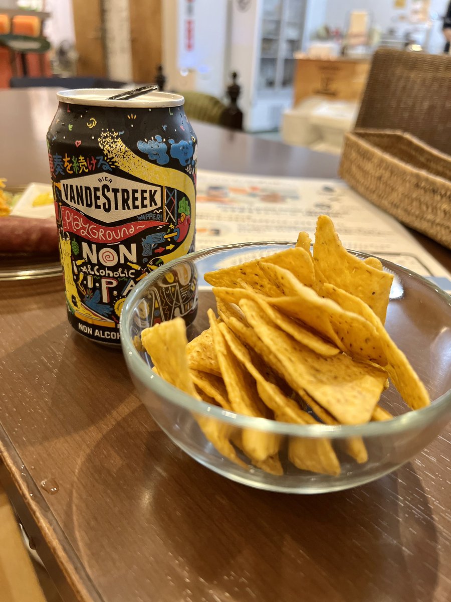 KawadaTetsuya's tweet photo. コラボビールを楽しむ🍺
#Alldrop #ゲストハウスマルヤ https://t.co/EAYsRMTBuh