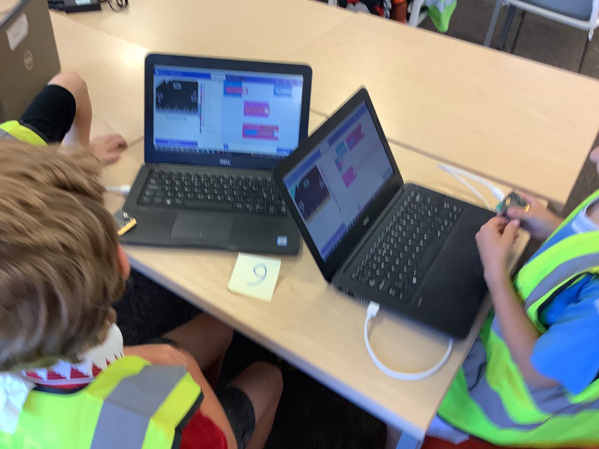 llanrhidianp's tweet photo. #LlanPysgodyn loving and enjoying @Technocamps Microbit session. How can we use our Microbit as a radio? #LlanDCF #LlanLit #LlanNum ππ β¨οΈπ» https://t.co/alARBmV8Dr