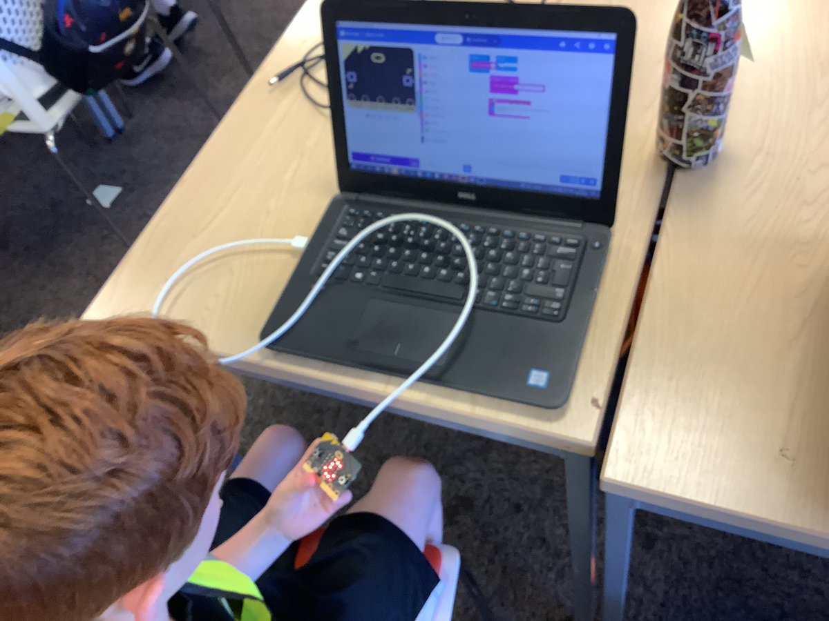 llanrhidianp's tweet photo. #LlanPysgodyn loving and enjoying @Technocamps Microbit session. How can we use our Microbit as a radio? #LlanDCF #LlanLit #LlanNum ππ β¨οΈπ» https://t.co/alARBmV8Dr