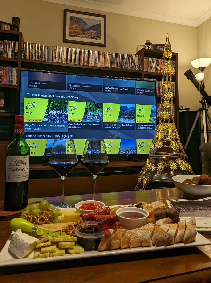 Ready to go with #toursnacks and Bordeaux for the stage to Bordeaux. Happy #FromageFriday #couchpeloton !!

#sbstdf #TDF2023
