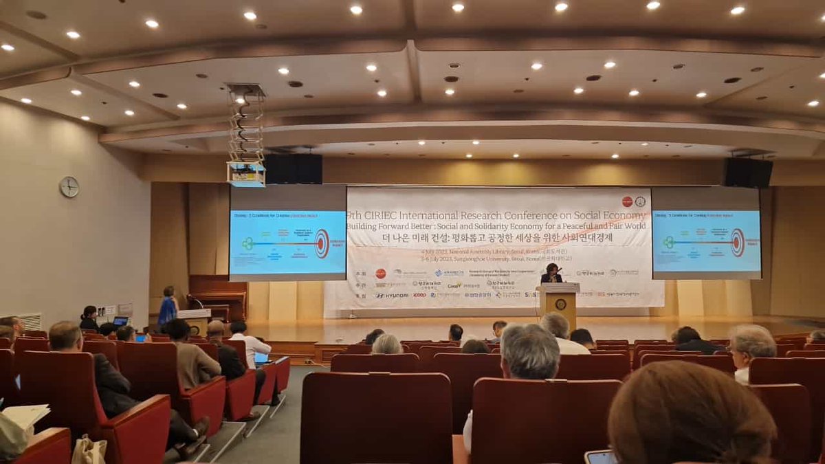 catedracae's tweet photo. Nuestra directora de la @catedracae , la catedrática @PilarAlguacil de la @UV_EG , ha participado en el 9º Congreso de @ciriec  International Research Conference on Social Economy en Seúl, Corea del Sur. https://t.co/yGImTwdlZb
