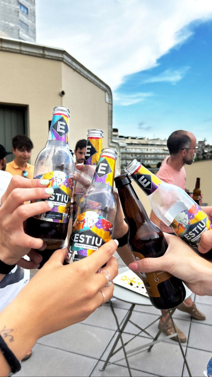 Aquest dimarts vam viure el primer #afterwork a les nostres terrasses! Vam poder #descansar, relaxar-nos i gaudir de @SangriaEstiu i @MoskaGirona. Gràcies a tothom per venir! Ens veiem a la pròxima!