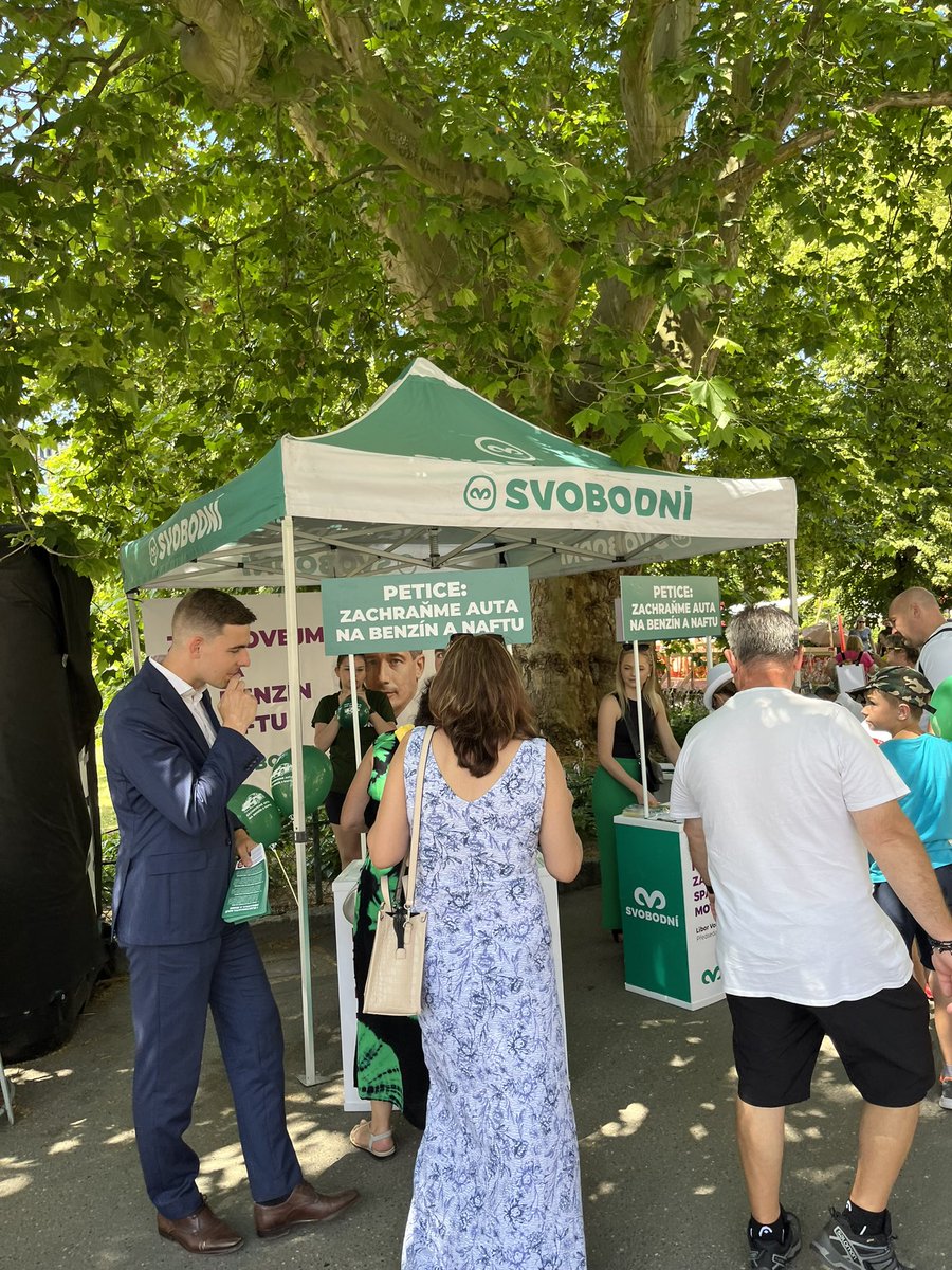 korityakova's tweet photo. Kolonádu zdobí stánek @svobodni s @vondraczech_cz https://t.co/enGqjEd0UF