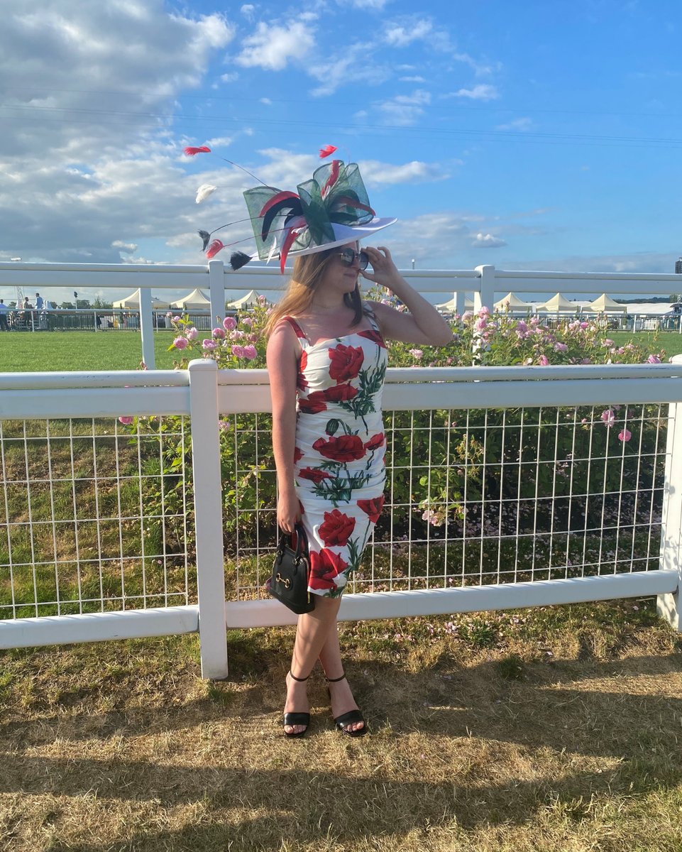 HatsByCressida's tweet photo. Beth looking beautiful at Kentucky Derby! #fascinator #hat #fascinatorhats #cocktailhat #fashion #kentuckyderby #derbyhat #weddinghat #racedayhat #gardenparty #motherofthebride #teaparty   #hatsforwomen #instastyle #fashionista #fashionattheraces #weddingguest #instapink https://t.co/170x3a3yWv