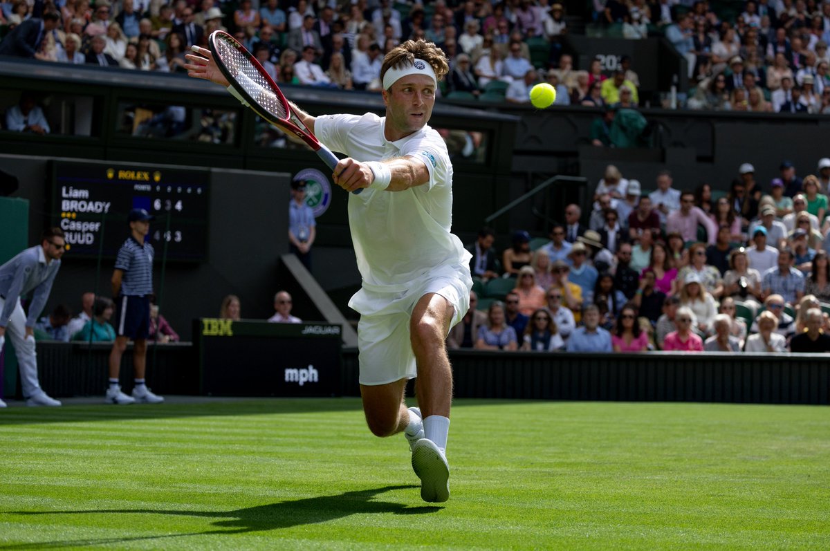 Stockport's <a href="/Liambroady/">Liam Broady</a> continues his #Wimbledon journey today in his third round game. Good luck Liam! 🎾