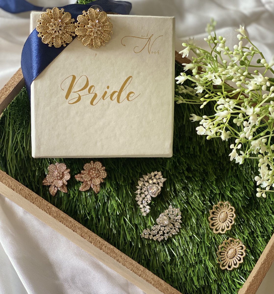 AndNoor3's tweet photo. Here's how you can make the Bride to be SPECIAL 💖 💖 💖 

Our curation has a wide variety for all price range for you to gift the beautiful Bride to Be something that she can treasure forever! 🤩 

#timelessjewels #pricelessgifts #bridetobe #forthebride #bride #bridegift https://t.co/IsXvcpbc3z