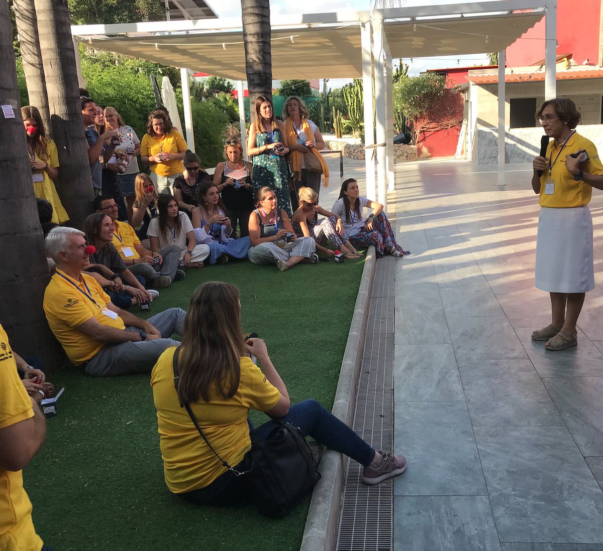 contieneilusion's tweet photo. ¿Y si volvemos a ser niños para recordar cómo sienten? ¿Cómo se ilusionan ante algo que les motiva? Gracias @ScoolTic @escacv por estos días de buenos momentos, experiencias y huellas que no olvidaremos. Habéis conseguido hacer magia en cada una de nuestras mentes y nuestros ❤️ https://t.co/FAHmiSCkPP