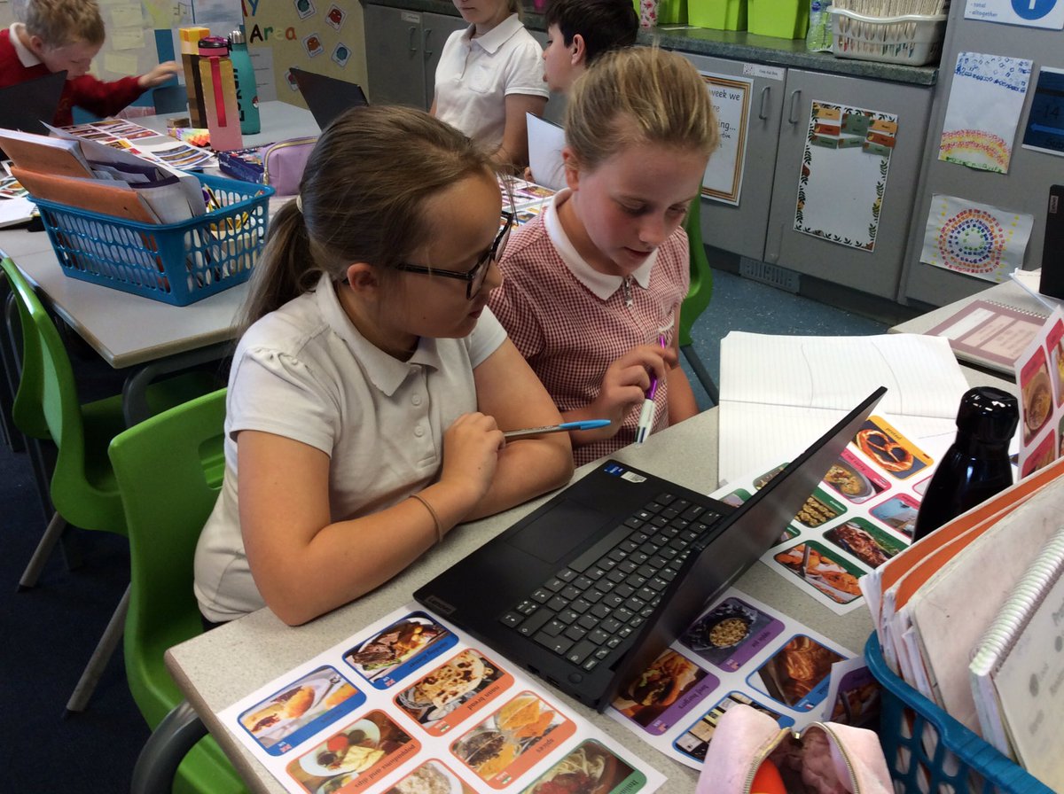 MIssBai69392016's tweet photo. #year4 #WOWWeek #aroundtheworld. We are learning all about food from around the world. @stjs_staveley https://t.co/K7LrZKbHXo