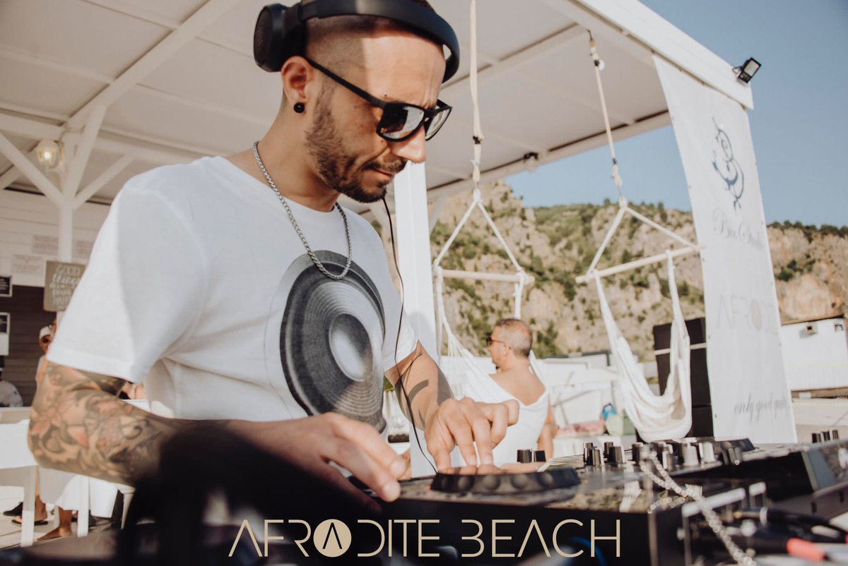 Vindemdj's tweet photo. Afrodite Beach ❤️⛱️🌞🇮🇹 https://t.co/kwpcUN3zh9