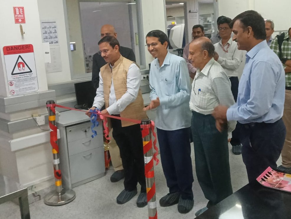 _DigitalIndia's tweet photo. First of its kind Vibrating Sample Magnetometer (VSM) facility setup under #NAMPET @iiscbangalore inaugurated by Secretary @GoI_MeitY Shri @alkesh12sharma
Essential to next-gen magnetic core #engineering of inductive elements in MHz-range Power Electronic systems for fostering innovation by researchers & industry #DigitalIndia