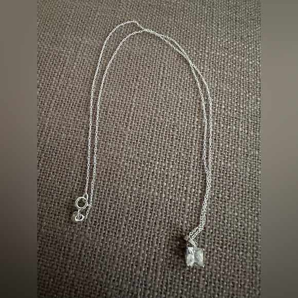MyPrettyCandles's tweet photo. So good I had to share! Check out all the items I'm loving on @Poshmarkapp from @galynajones #poshmark #fashion #style #shopmycloset #hurley #madewell: https://t.co/fSgoIeEGkN https://t.co/64N4WuKb9m